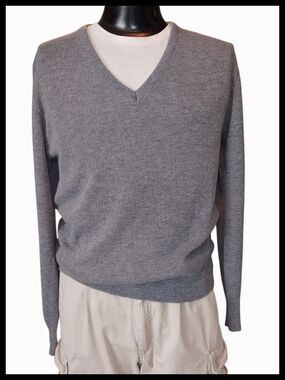 Vintage Puritan V-Neck Sweater in Gray